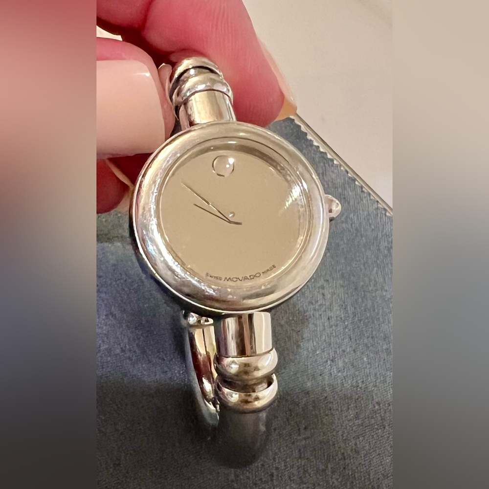 Movado Bareleto Ladies Watch. Silver. Mirror face. Needs new battery. - Picture 4 of 16
